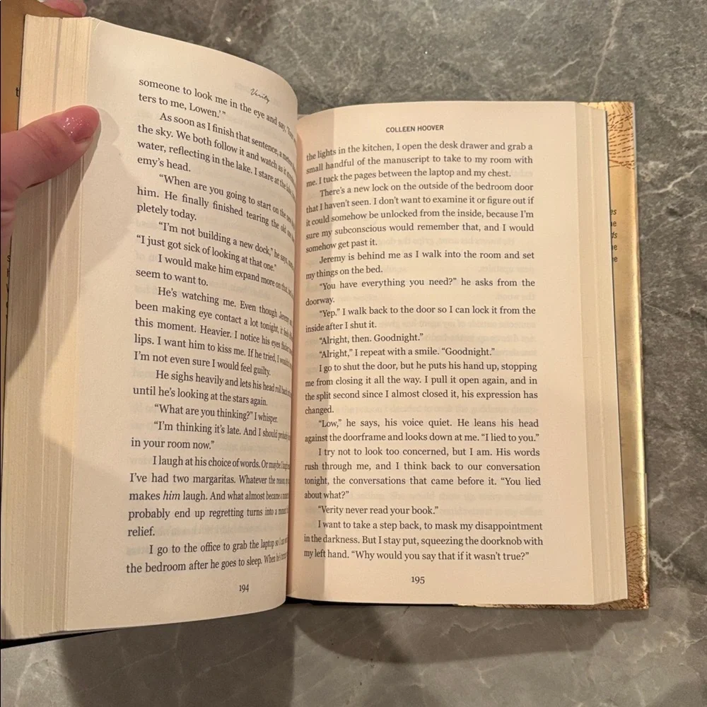 Verity by Colleen Hoover - Hardcopy - Picture 3 of 4